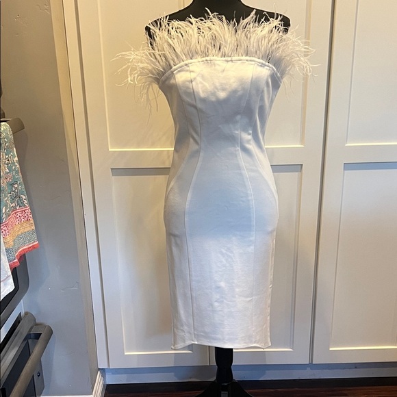 Impressions Dresses & Skirts - NWT Impressions Strapless White Dress with Feather Trim